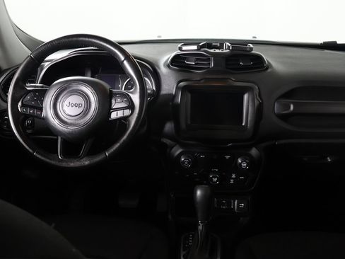 Used 2018 Jeep Renegade Altitude FWD image 28