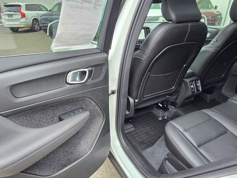 Certified 2025 Volvo XC40 B5 Core w/ Climate Package AWD/4WD image 15