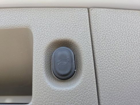 Used 2017 GMC Yukon XL SLT w/ Open Road Package image 16