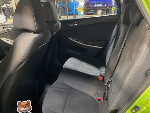 Used 2012 Hyundai Accent SE image 39