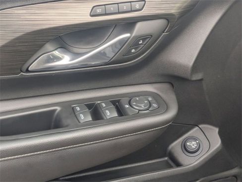 Used 2022 GMC Terrain SLT w/ Infotainment Package II image 11