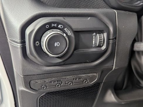 Used 2024 Jeep Wrangler Unlimited Rubicon AWD/4WD image 15