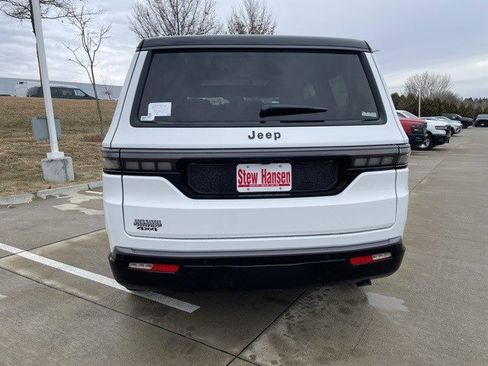 New 2026 Jeep Grand Wagoneer Summit image 5