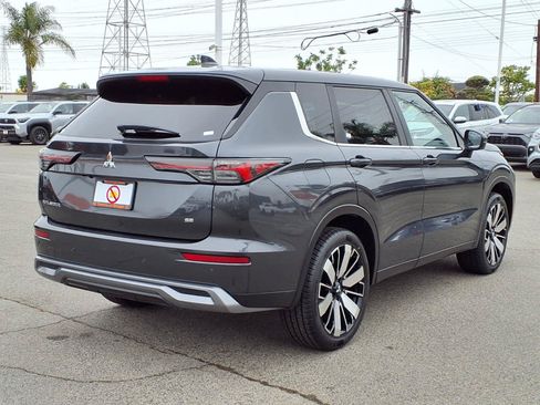 Used 2025 Mitsubishi Outlander SE FWD image 9