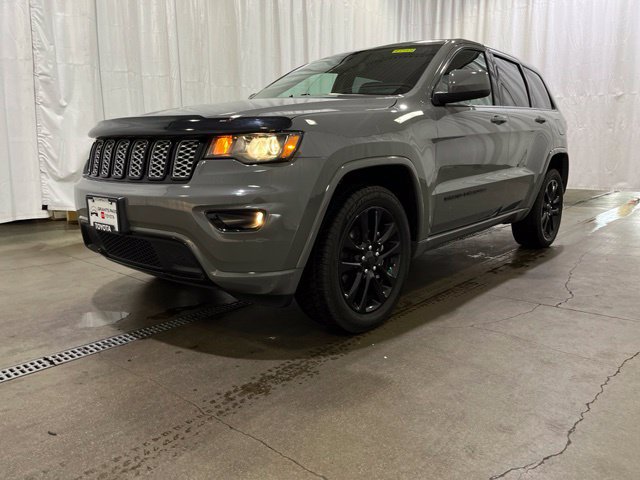 Used 2020 Jeep Grand Cherokee Altitude AWD/4WD image 26