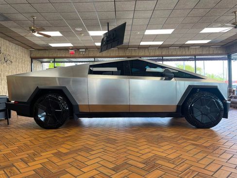 Used 2024 Tesla Cybertruck Cyberbeast AWD/4WD image 7