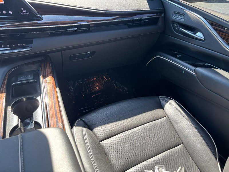 Used 2023 Cadillac Escalade Premium Luxury AWD/4WD image 16
