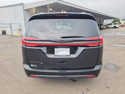 Used 2026 Chrysler Pacifica Select w/ S Appearance Package image 21