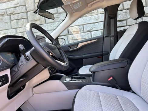 Certified 2023 Ford Escape Active AWD/4WD image 8