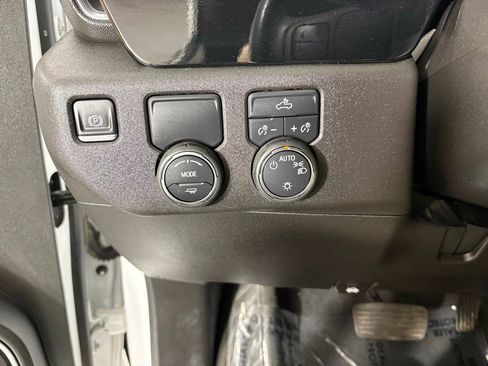 Used 2025 Chevrolet Silverado 1500 LT RWD image 26