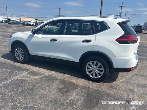 Used 2017 Nissan Rogue S image 3