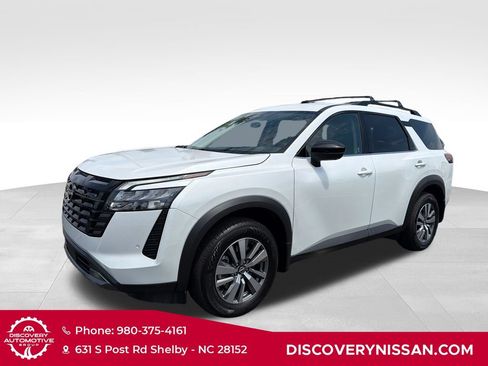 New 2026 Nissan Pathfinder SL FWD image 1