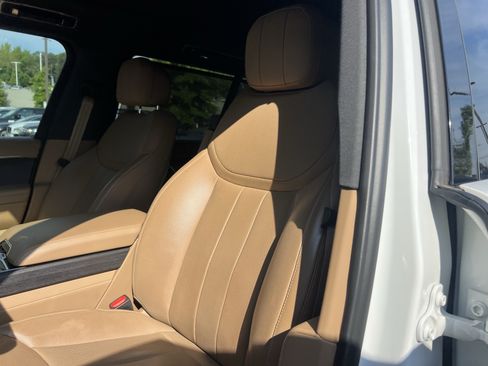 Certified 2024 Land Rover Range Rover Long Wheelbase SE AWD/4WD image 18