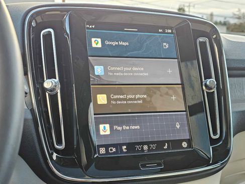 Certified 2024 Volvo XC40 B5 Plus w/ Protection Package Premier image 23