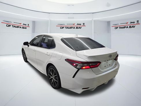 Used 2023 Toyota Camry SE FWD image 4