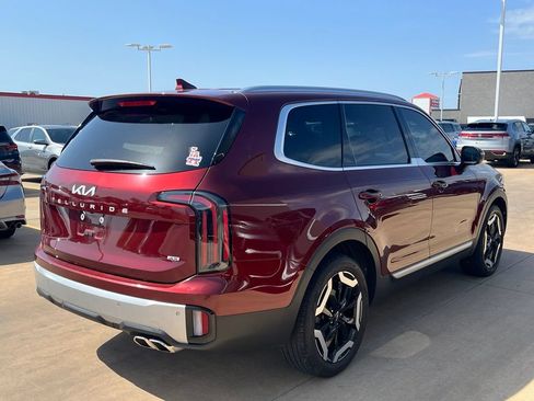 Used 2024 Kia Telluride EX AWD/4WD image 3
