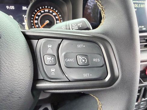 Used 2024 Jeep Gladiator Sport image 13