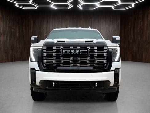 Used 2025 GMC Sierra 3500 Denali Ultimate AWD/4WD image 3