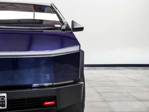 Used 2025 Tesla Cybertruck AWD Crew Cab image 6