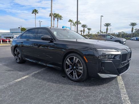 Used 2025 BMW 760i xDrive w/ Executive Package image 2