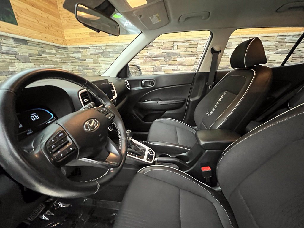 Used 2024 Hyundai Venue Limited FWD image 25