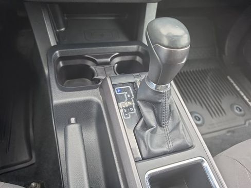 Used 2019 Toyota Tacoma TRD Off-Road AWD/4WD image 18