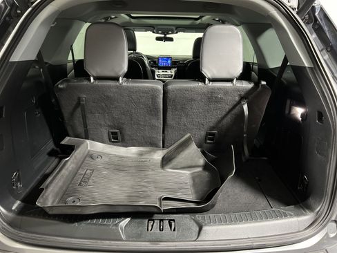 Used 2022 Ford Explorer XLT w/ Equipment Group 202A image 27