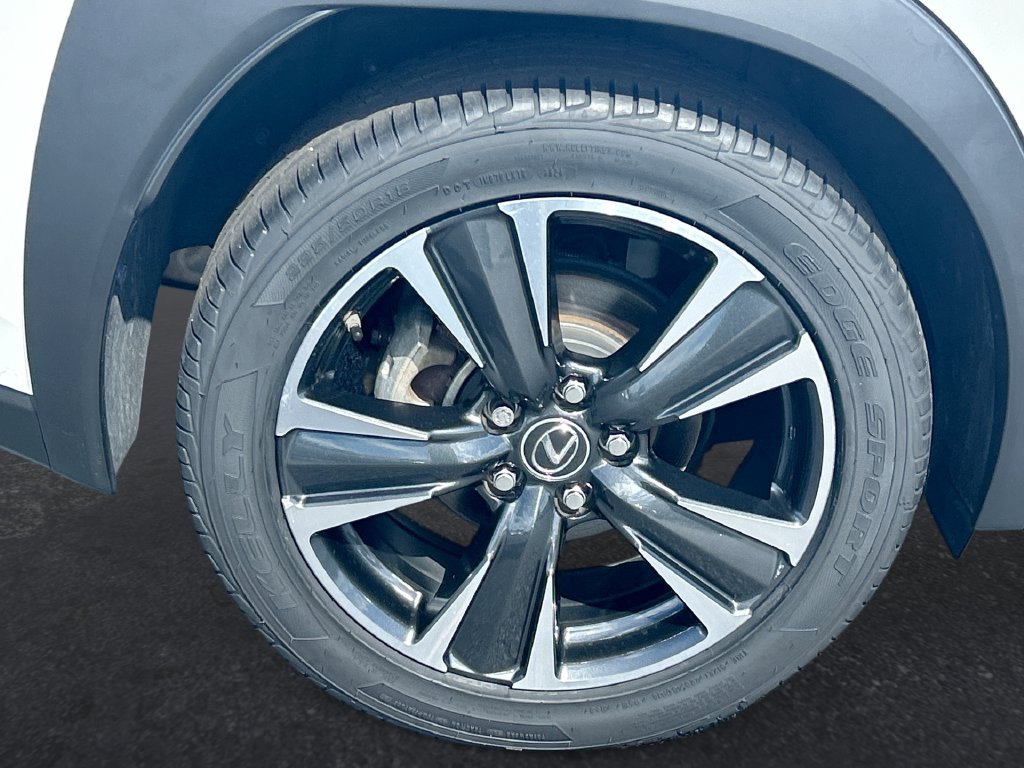 Used 2022 Lexus UX 250h w/ Accessory Package (Z1) AWD/4WD image 17
