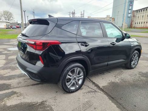 Used 2023 Kia Seltos LX AWD/4WD image 6