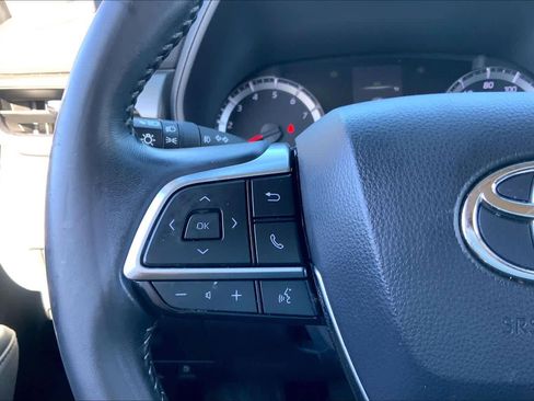 Used 2021 Toyota Highlander LE image 21