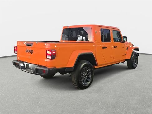 New 2025 Jeep Gladiator Sport image 5
