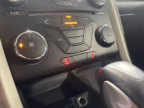 Used 2014 Ford Fusion SE w/ Equipment Group 202A image 30