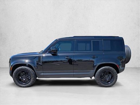 Used 2025 Land Rover Defender 110 S AWD/4WD image 9