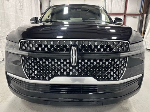 Used 2025 Lincoln Navigator Reserve image 2
