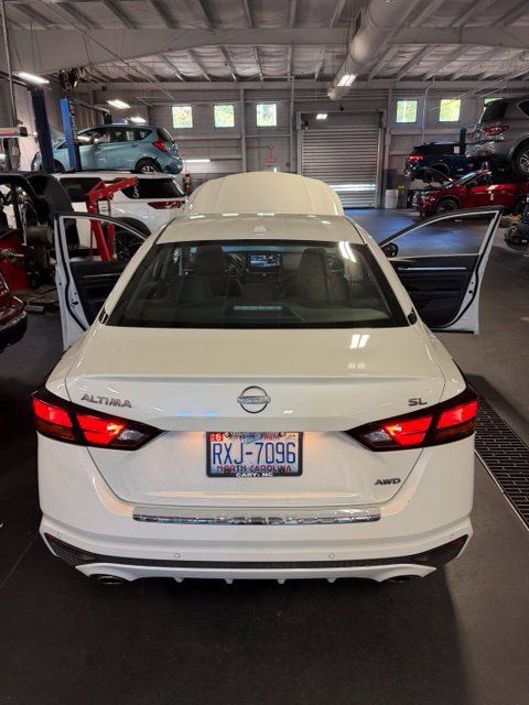 Used 2023 Nissan Altima 2.5 SL AWD/4WD image 2
