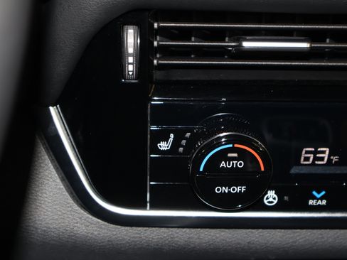 Used 2024 Nissan Rogue Platinum w/ Platinum Premium Package image 31