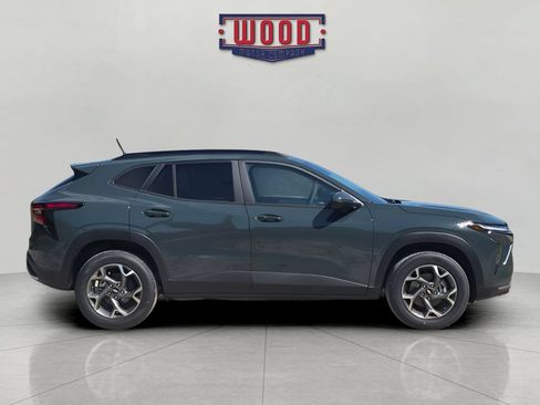 New 2026 Chevrolet Trax LT w/ LT Convenience Package FWD image 2