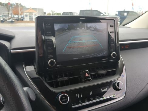 Used 2022 Toyota Corolla LE image 17