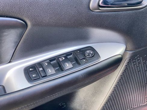 Used 2017 Dodge Journey SE image 32