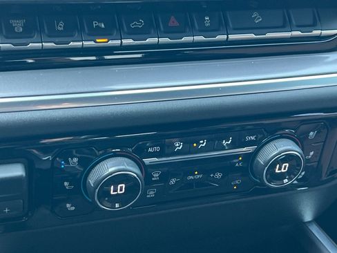 Used 2024 Chevrolet Silverado 2500 High Country w/ Technology Package image 20