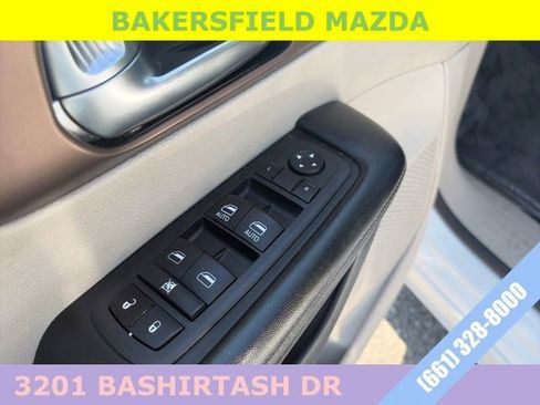 Used 2023 Chrysler Voyager LX image 11