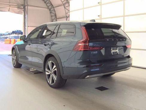 Used 2025 Volvo V60 B5 Cross Country Plus AWD/4WD image 3