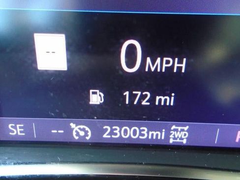 Used 2023 GMC Acadia SLT w/ Elevation Edition image 6