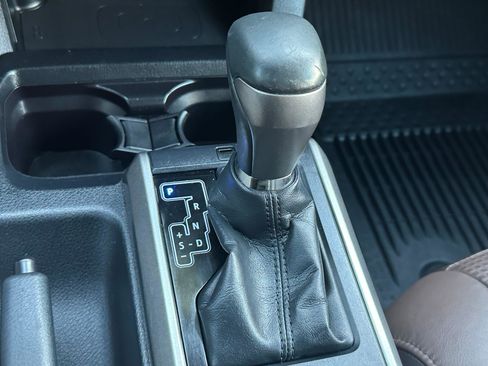 Used 2018 Toyota Tacoma Limited image 29