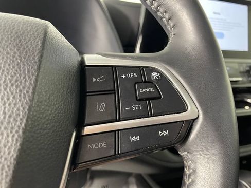 Used 2023 Toyota Highlander LE FWD image 9