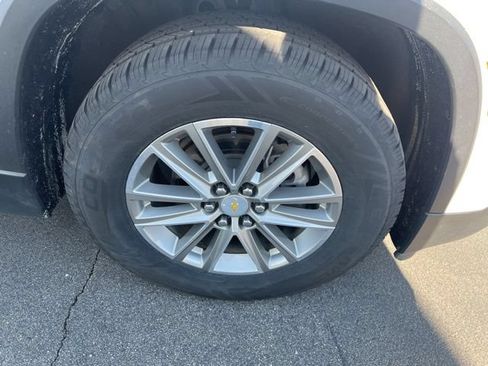 Used 2023 Chevrolet Traverse LT AWD/4WD image 10