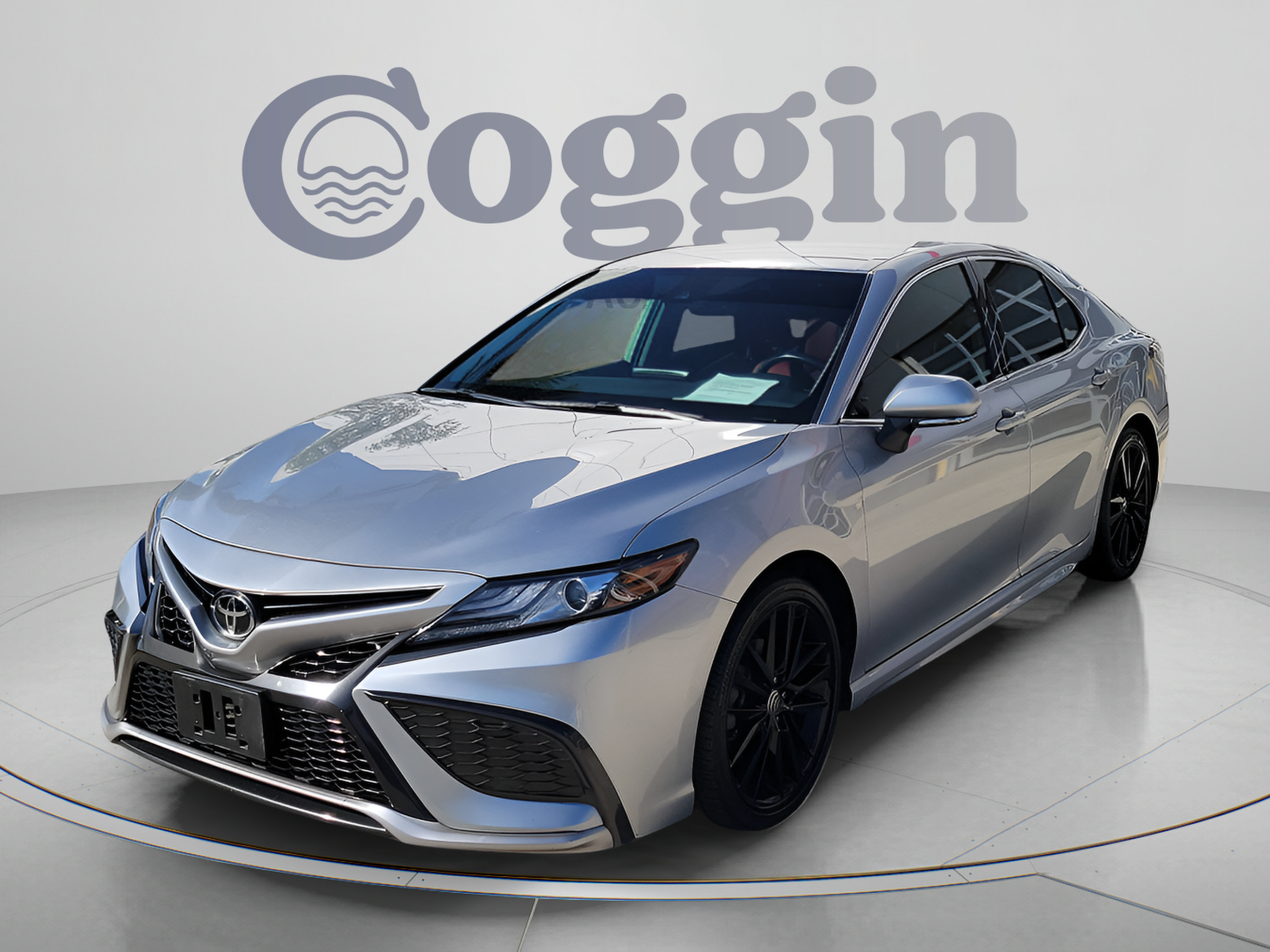 Used 2022 Toyota Camry XSE FWD image 1