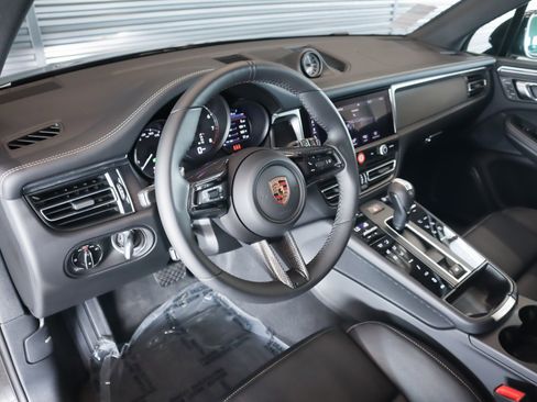 Used 2025 Porsche Macan GTS image 4