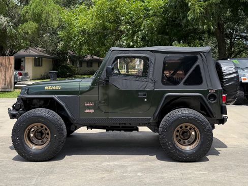 Used 2004 Jeep Wrangler X w/ Convenience Group AWD/4WD image 11