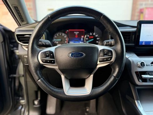 Used 2022 Ford Explorer XLT w/ Equipment Group 202A AWD/4WD image 13
